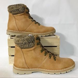 NWOT Mountain Sole Kiana Women’s Boots Size 11